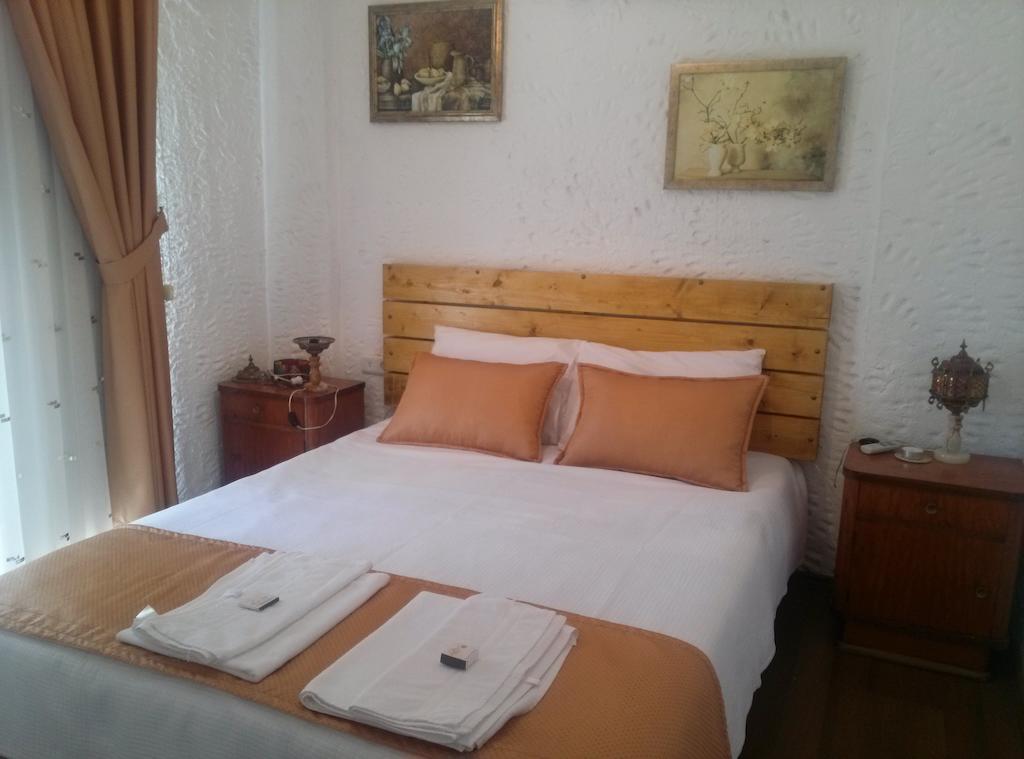 Bizim Ev Hotel (Adults Only) Alacati Room photo