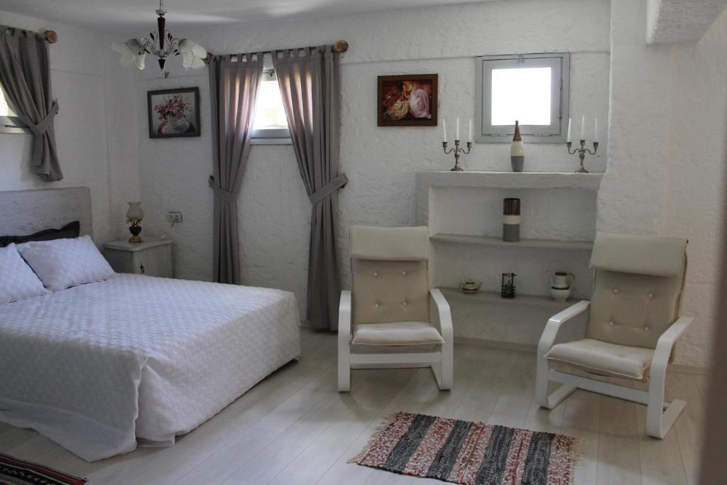 Bizim Ev Hotel (Adults Only) Alacati Room photo