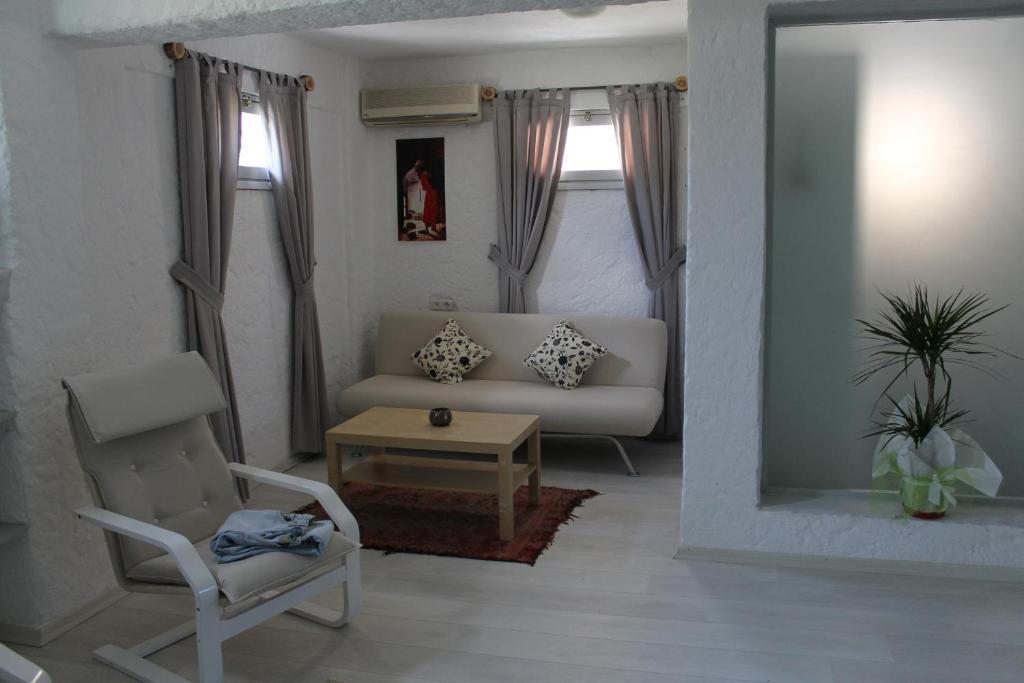 Bizim Ev Hotel (Adults Only) Alacati Room photo